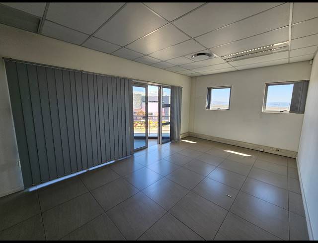 2,600M² FACTORY FOR SALE IN LANSERIA